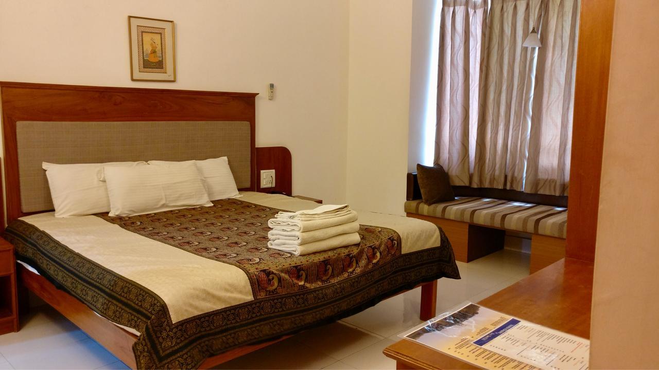 Hotel Sai Towers Puttaparthi Zewnętrze zdjęcie