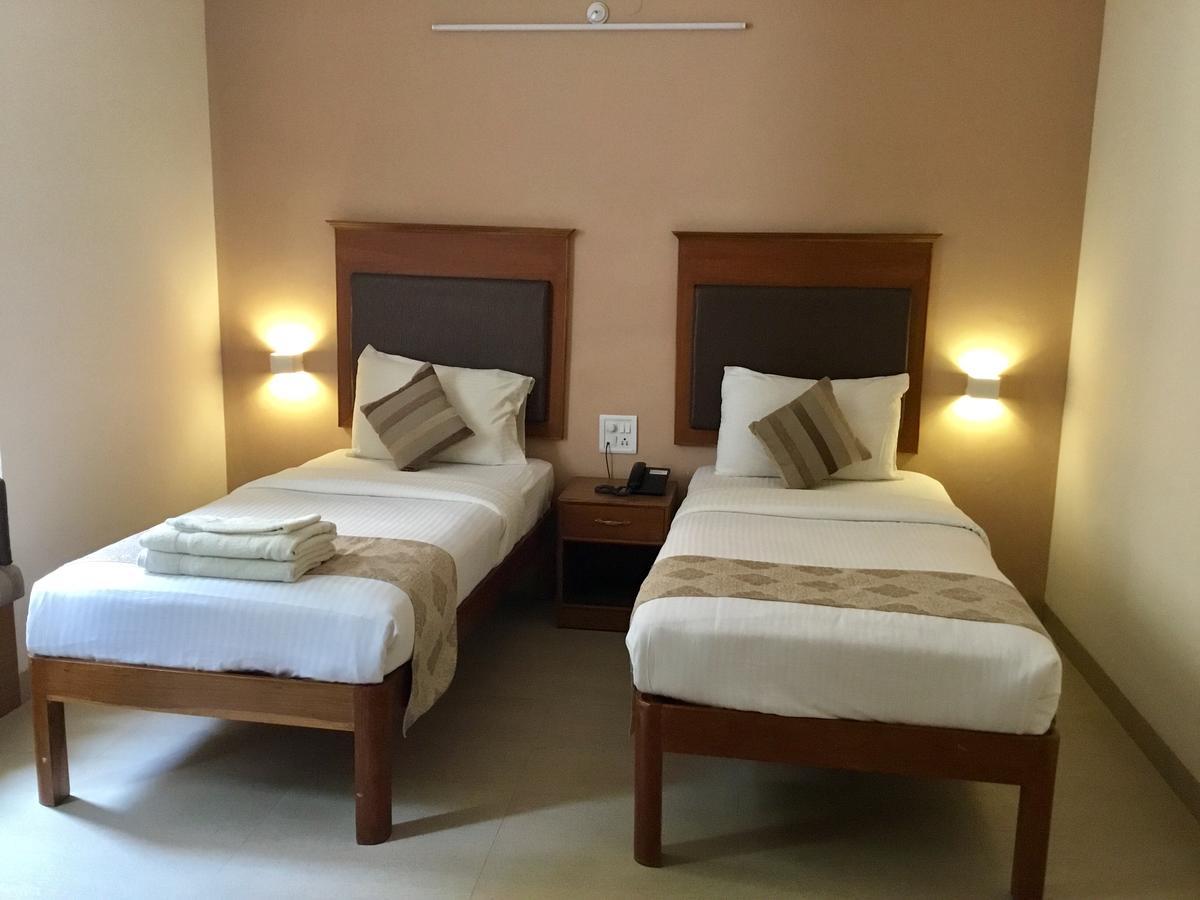 Hotel Sai Towers Puttaparthi Zewnętrze zdjęcie