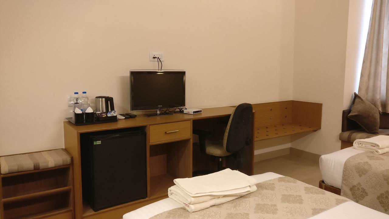 Hotel Sai Towers Puttaparthi Zewnętrze zdjęcie