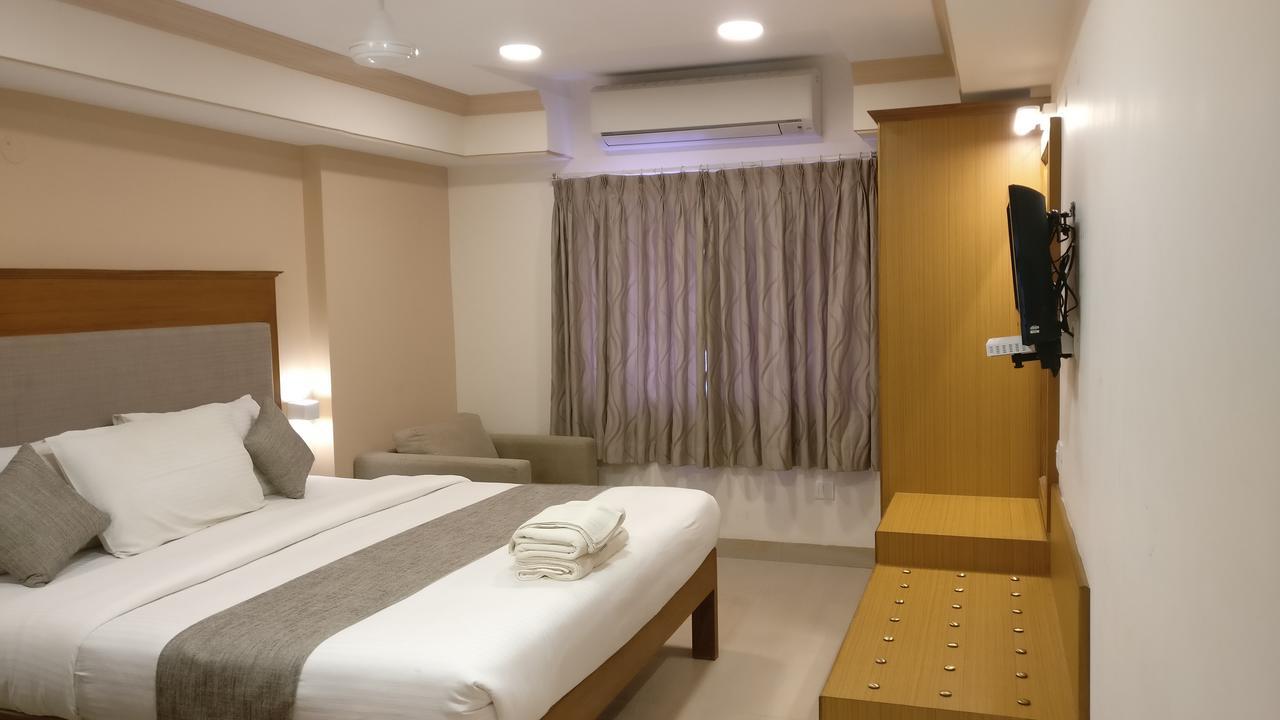 Hotel Sai Towers Puttaparthi Zewnętrze zdjęcie