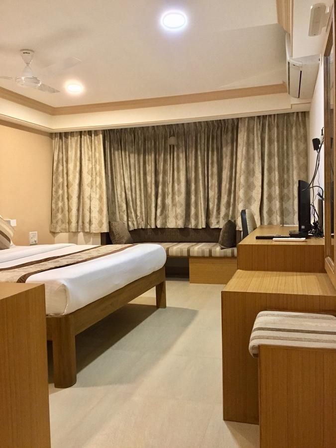 Hotel Sai Towers Puttaparthi Zewnętrze zdjęcie